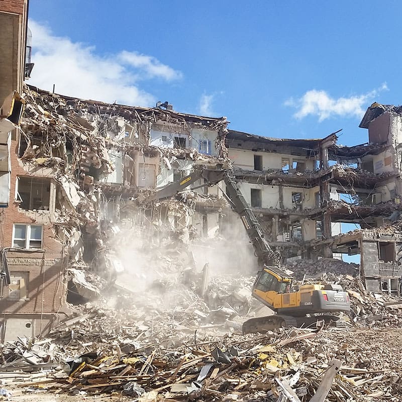 Debris Handling York! Hotel D'eau Hospital demolition